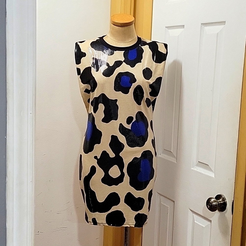 Sexy puffed shoulder dress. Size S